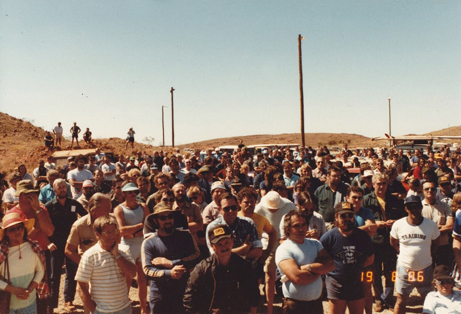 Locked-out workers during the Robe River dispute, 19 August 1986 (photograph by Graeme Haynes)
