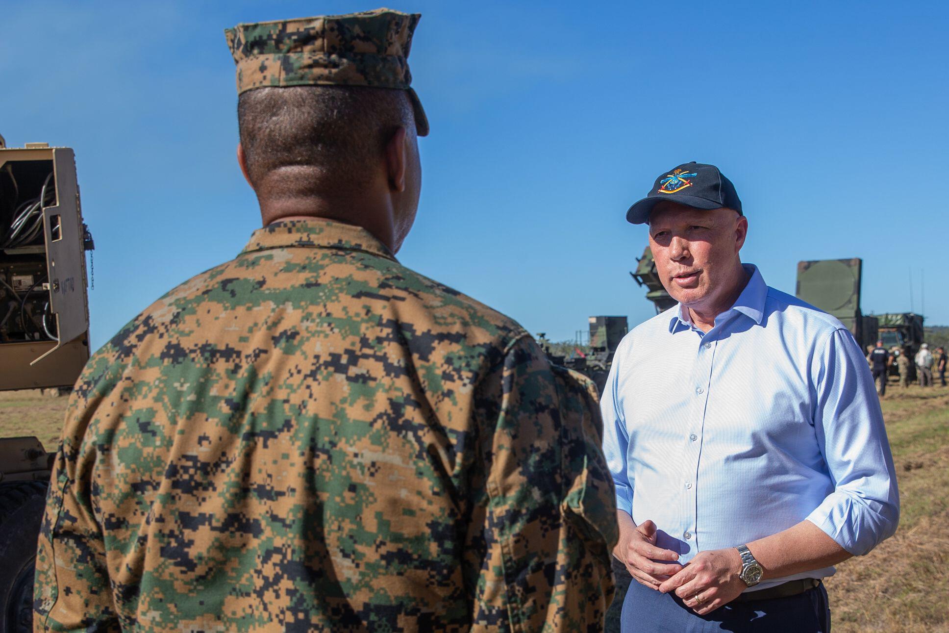 U.S. Marine Lt. Col. Roe and Peter Dutton in Shoalwater Bay Training Area, Queensland, 2021 (Operation 2021 / Alamy)