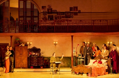 Anthony Mackey as Pinellino, Tristan Entwistle as Guccio, Tom Hamilton as Amantio di Nicolao, Tomas Dalton as Rinuccio, Richard Anderson as Simone, Angela Hogan as La Ciesca, Alexander Hargreaves as Marco, David Parkin as Betto di Signa, Jane Ede as Nella, Kanen Breen as Gherardo, Adele Johnston as Zita and Simon Meadows as Gianni Schicchi in Gianni Schicchi (photograph by Keith Saunders) 