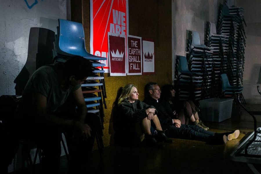 Light Shining in Buckinghamshire: Paradise delayed by Anwen Crawford